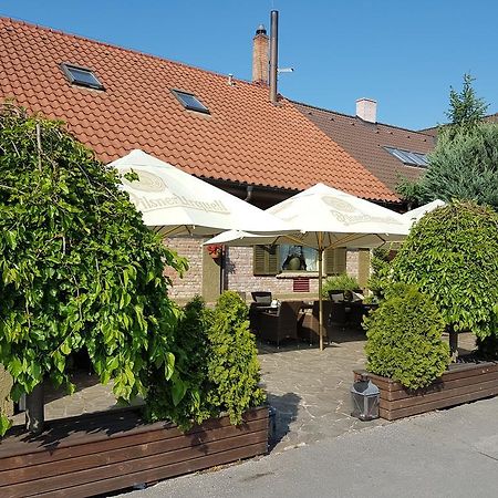 Barock Restaurant & Pension Topoľčany Exterior foto