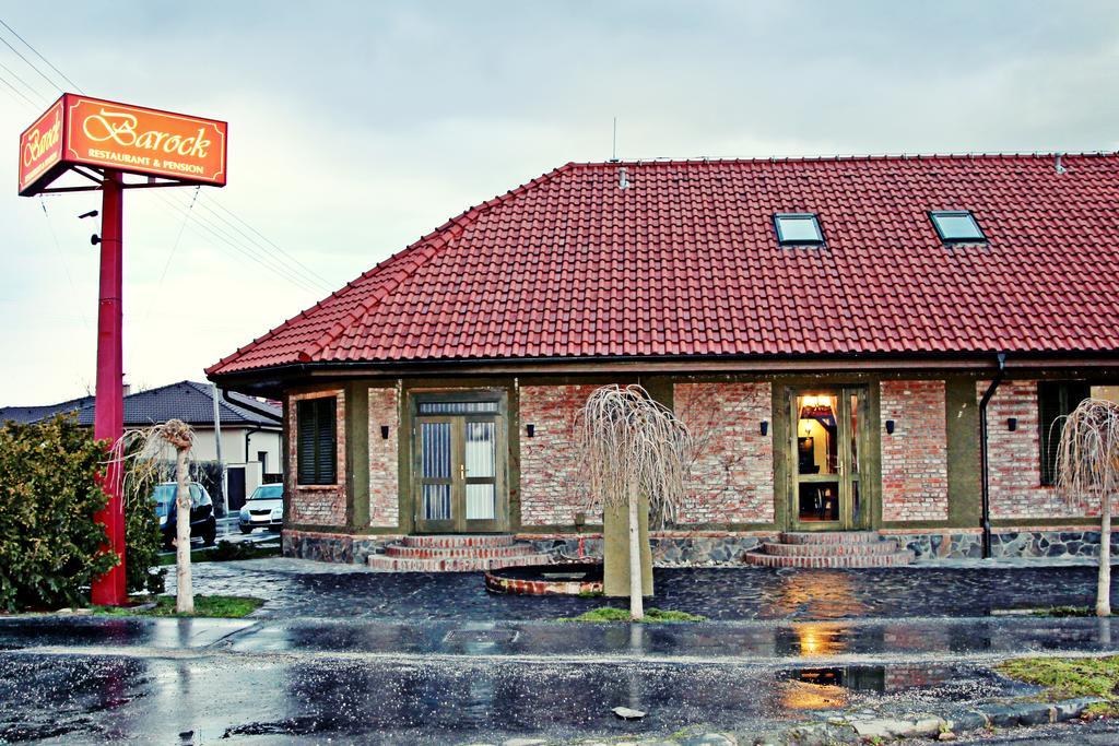Barock Restaurant & Pension Topoľčany Exterior foto