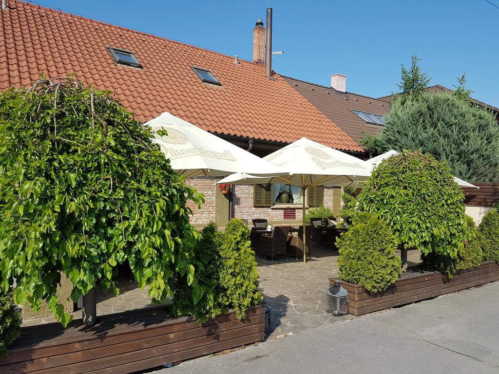 Barock Restaurant & Pension Topoľčany Exterior foto